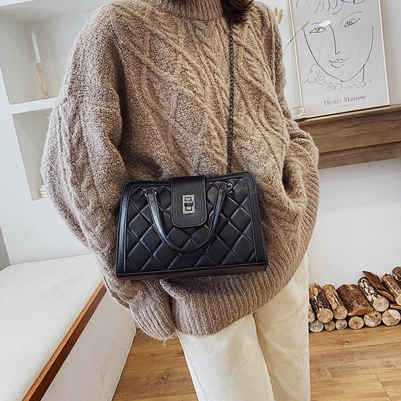 Trendy Female Diamond Lattice Chain Bag