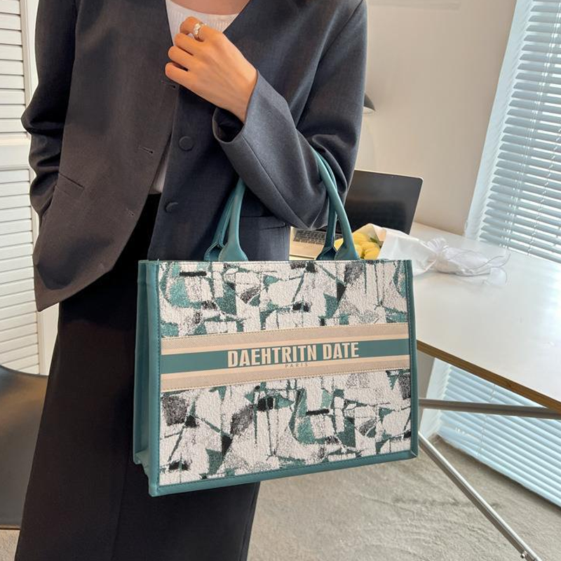 Commuter Tote Bag